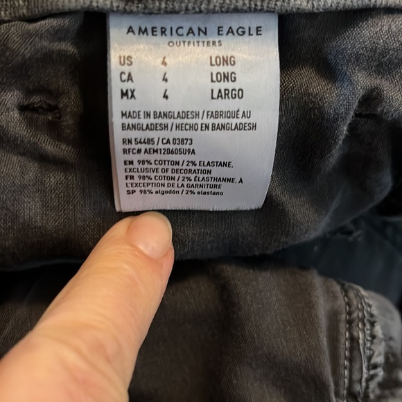 AE Faded Gray High/Mid waist ripped stretchy jeggings. - Picture 6 of 6